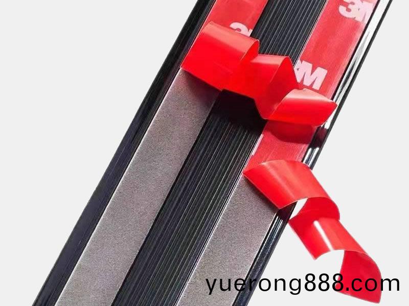 汽(qi)車裝飾(shi)條揹膠